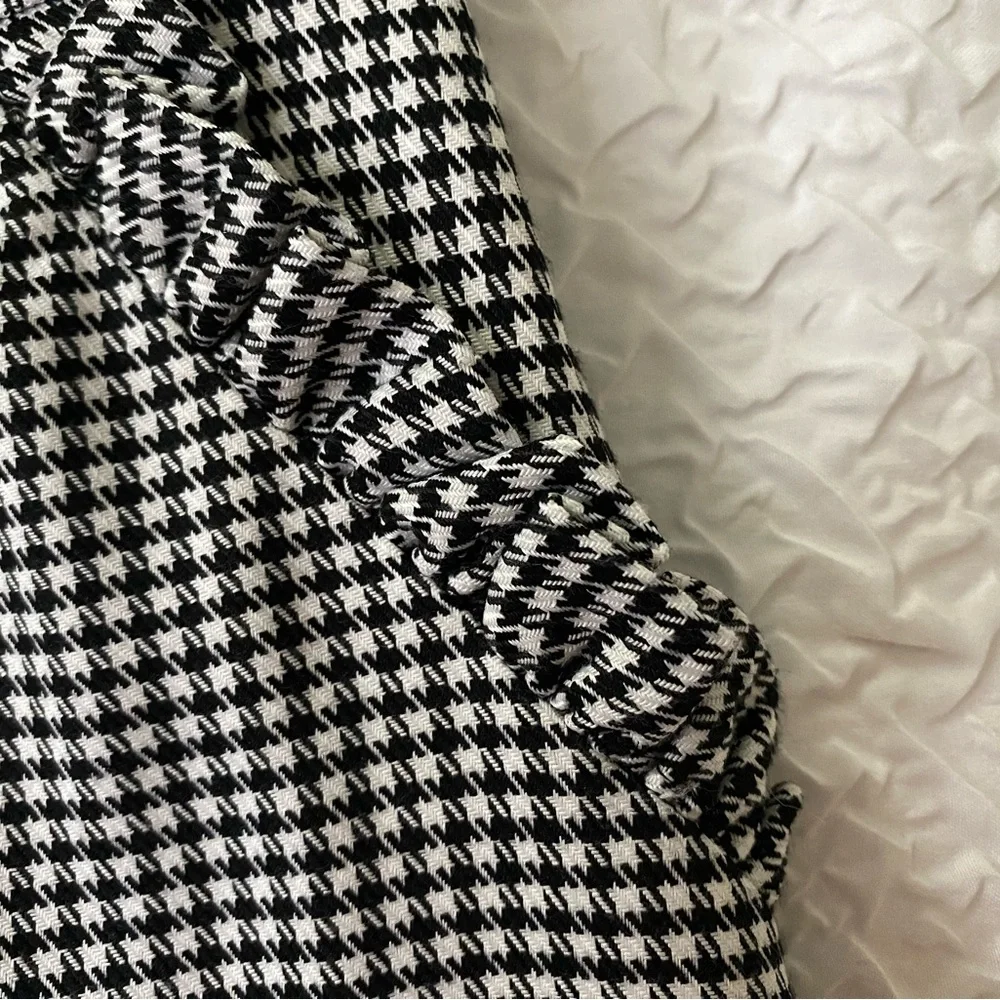 Forever 21 Black & White Plaid Mini Skirt! - Picture 4 of 5